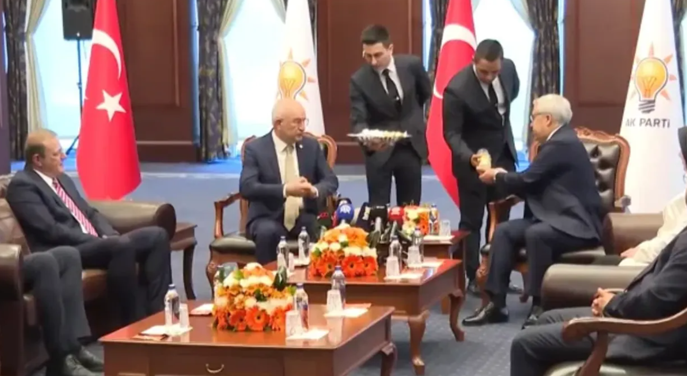 AK Parti ve CHP 2 yıl aradan sonra yeniden bayramlaştı!