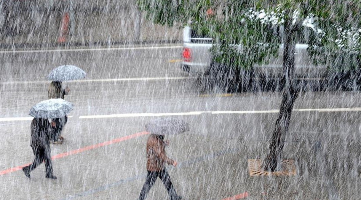 Gök gürültülü sağanak uyarısı! Meteoroloji o illeri tek tek uyardı…
