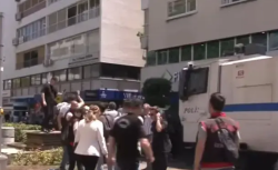 Özgür Özel’den izinsiz miting! Polis müdahale etti