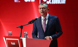 Özgür Özel yeniden grup başkanı seçildi