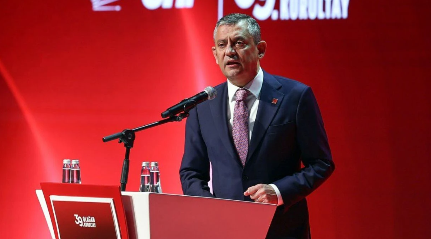 Özgür Özel yeniden grup başkanı seçildi