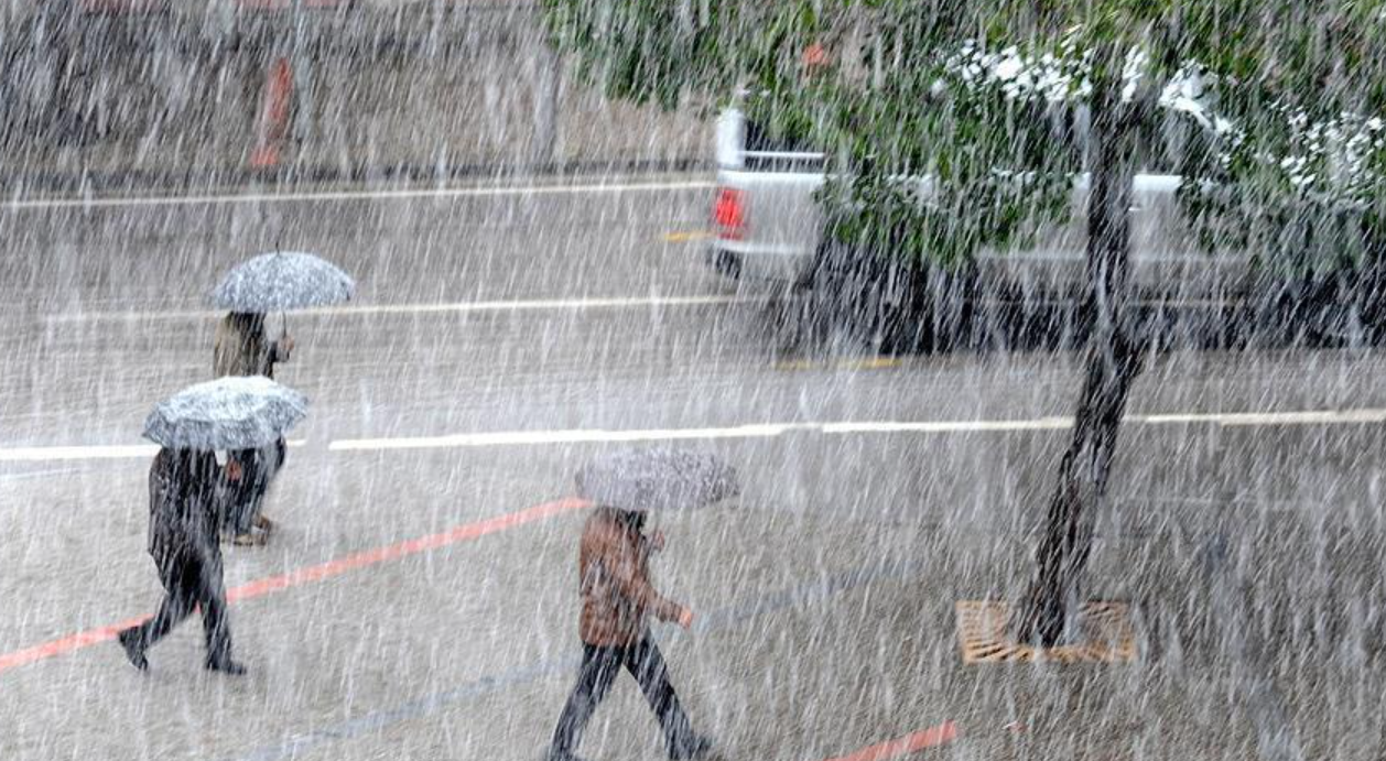 Gök gürültülü sağanak yağış bir hafta sürecek: Meteoroloji’den kritik uyarı!