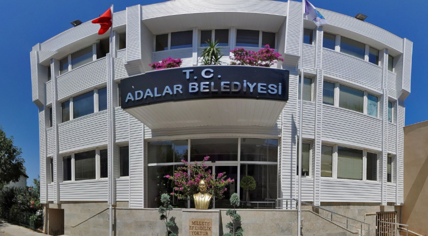 Adalar Belediyesi’ne rüşvet ve yolsuzluk operasyonu: Belediye Başkanı dahil 41 kişi gözaltında!