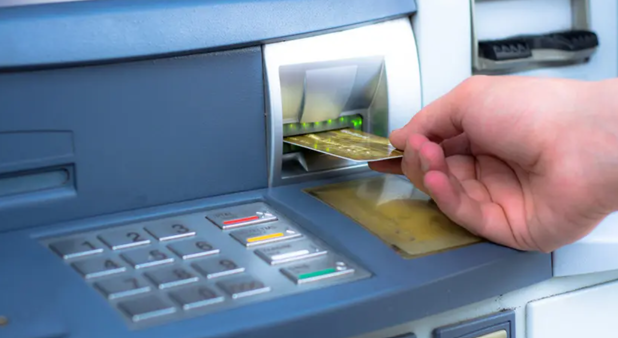 Dev bankadan Türkiye kararı: ATM’leri artık kullanılamayacak