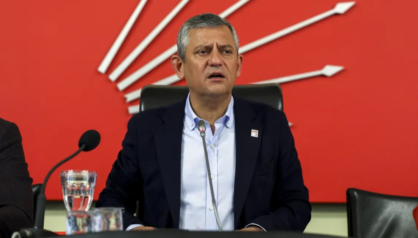 Özgür Özel ekibi CHP Parti Meclisi’nden istifa etti!