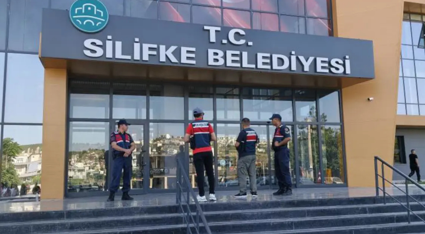 Silifke Belediyesi’ne operasyon: Belediye Başkanı gözaltına alındı